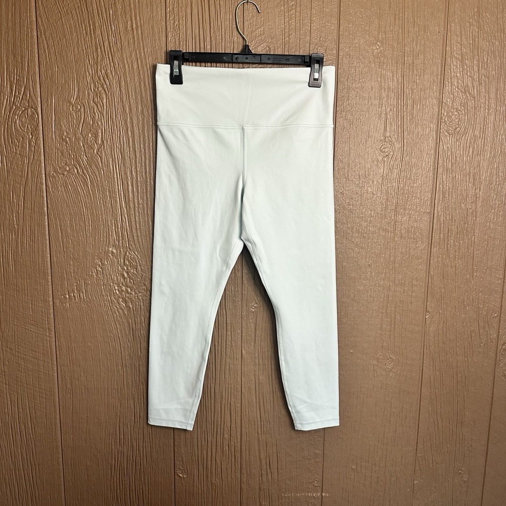 Athleta ULTRA HIGH RISE ELATION 7/8 TIGHT Leggings Sz M Light Turquoise Cropped